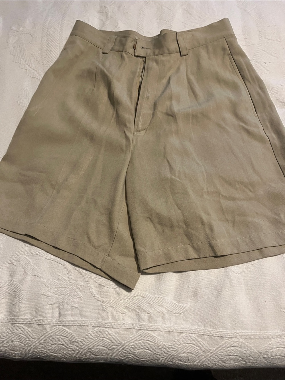Tommy Bahama silk beige walking shorts size 12